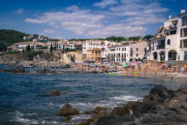 Girona and Costa Brava Day Trip from Barcelona with Paella