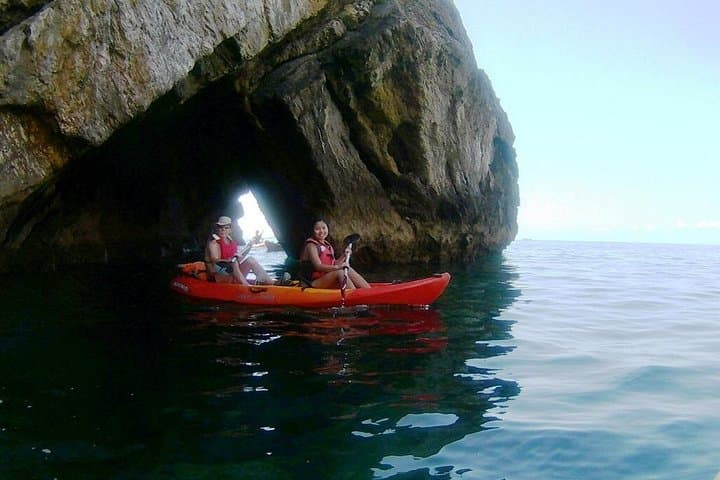 Kayak from Sesimbra to Ribeira do Cavalo: Caves, Tunnels & Arrábida Coast photo 3
