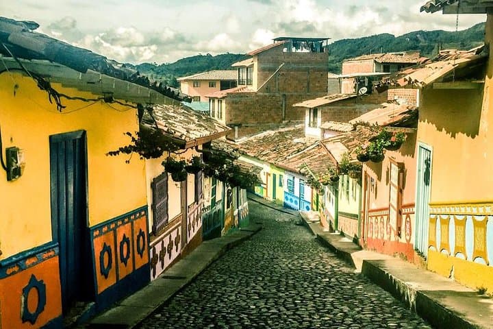 Guatape Day Trip: Piedra del Peñol, Coffee Farm & Lake Activities photo 6