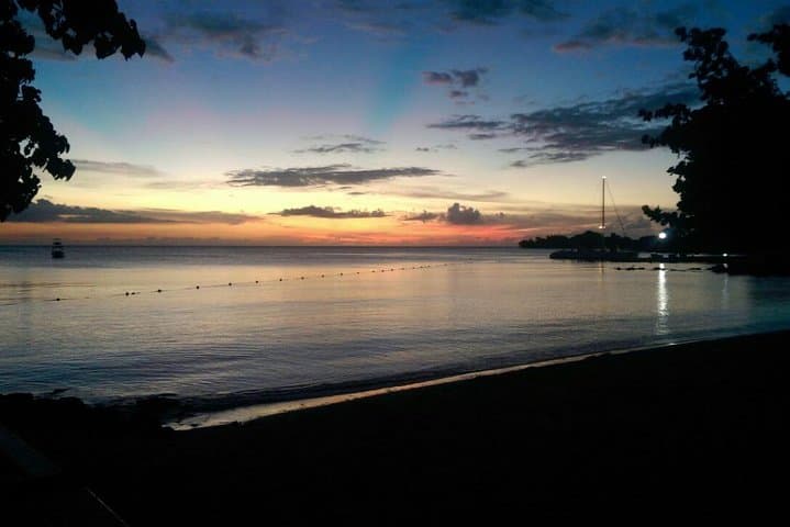 Sunset Cliff Jumps and Shopping at Rick's Cafe, Negril photo 2