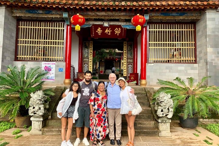 Kunming Day Tour: Bamboo Temple, Black Dragon Pool & Flower Market photo 2