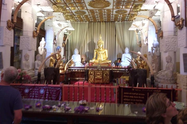 Kandy City Tour: Temple of the Tooth & Return to Negombo with Licensed Chauffeur Guide photo 2
