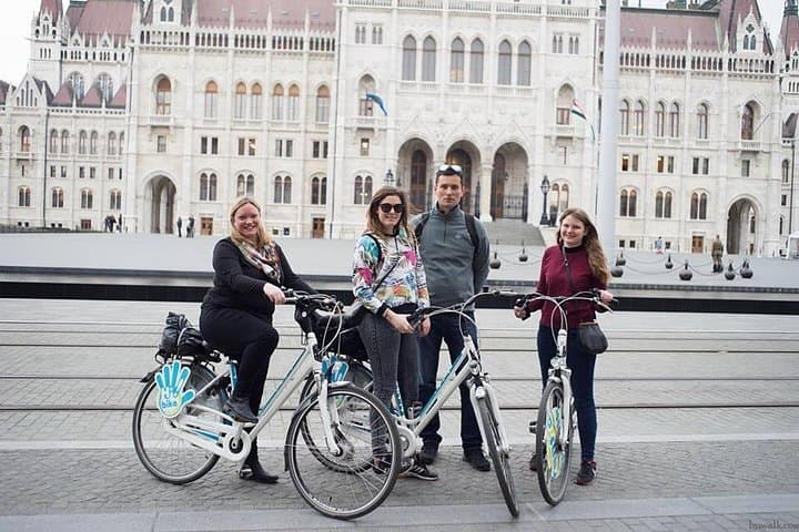 Budapest Bike Ride: 4-Hour Guided Cycle Across Bridges, Castle Hill & Danube Views photo 3