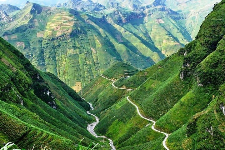 Ha Giang 3-Day Dong Van Loop: Ma Pi Leng Pass & Lung Khuy Cave Adventure photo 6