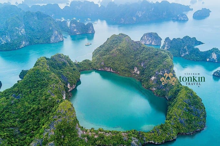 Halong Bay 2-Day Luxury Cruise: Kayaking, Titop Island & Surprise Cave photo 4