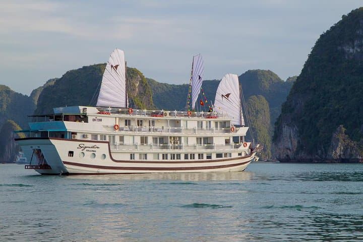 Bai Tu Long Bay Luxury Cruise 2D/1N — Overnight Cruise, Kayaking & Cave Visit photo 2