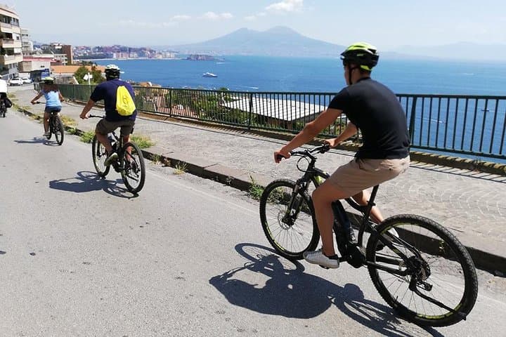 Naples Panoramic E‑Bike Ride and Fried Pizza Tasting in Posillipo
