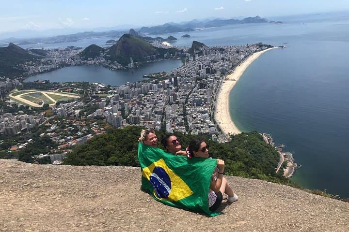 Hiking Vidigal Favela and Morro Dois Irmaos for Rio's 360° View