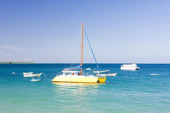Mount Irvine Bay Day Trip with Lunch: Snorkel, Surf & Family Beach in Tobago photo 4