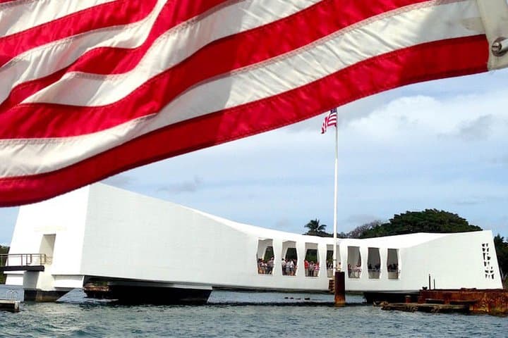 Pearl Harbor Visit: Arizona Memorial & USS Bowfin Private Guided Tour