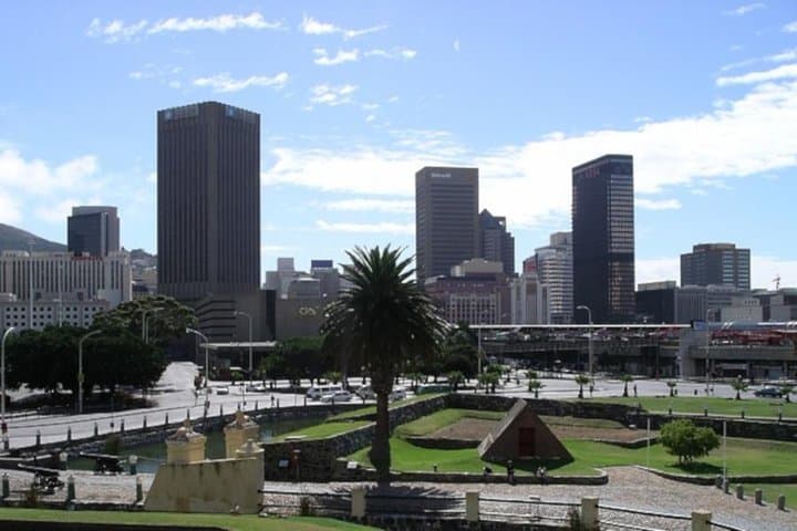 Cape Town Private City Tour — Table Mountain, Bo-Kaap & Robben Island Views