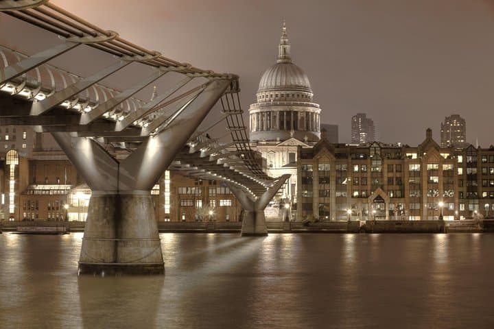 Half-Day London Highlights Tour by Electric Black Cab — Buckingham, Westminster & Tower