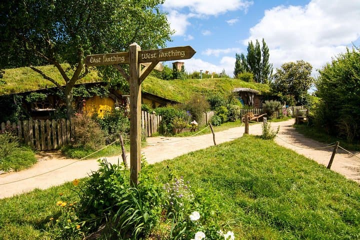 Auckland to Hobbiton: Small-Group Luxury Tour to the Movie Set photo 1