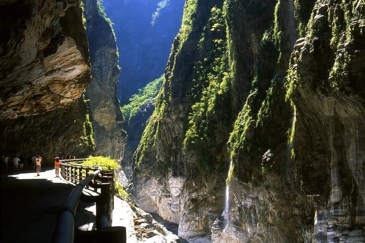 7-Day Formosa Circle: Taroko Gorge, Hehuan Peak & Sun Moon Lake