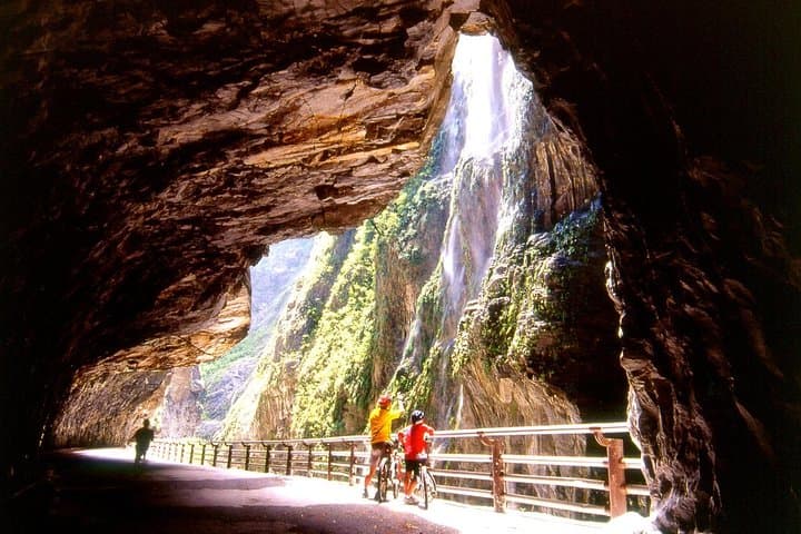 7-Day Formosa Circle: Taroko Gorge, Hehuan Peak & Sun Moon Lake photo 2