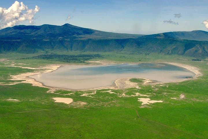 6-Day Safari: Lake Manyara, Serengeti & Ngorongoro Crater photo 3