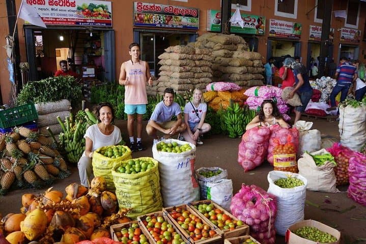 Colombo Local Market Tour and Authentic Sri Lankan Cooking Class with Lunch