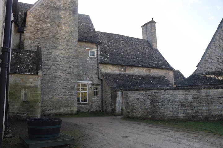 Private Black Taxi Downton Abbey Day Tour from London – Cotswolds Filming Locations photo 2