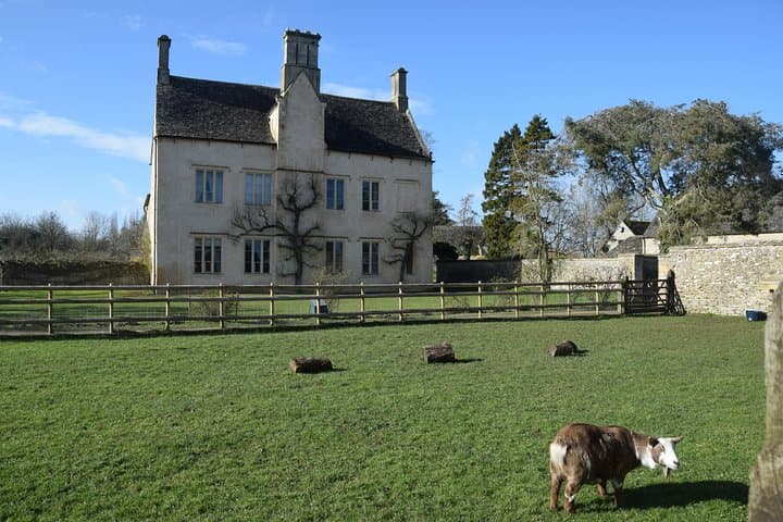 Private Black Taxi Downton Abbey Day Tour from London – Cotswolds Filming Locations photo 3