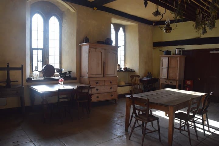 Private Black Taxi Downton Abbey Day Tour from London – Cotswolds Filming Locations photo 6