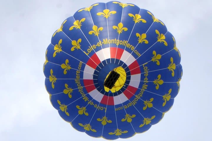 Sunrise Hot Air Balloon Over Château de Chenonceau — Loire Valley Balloon Ride photo 1