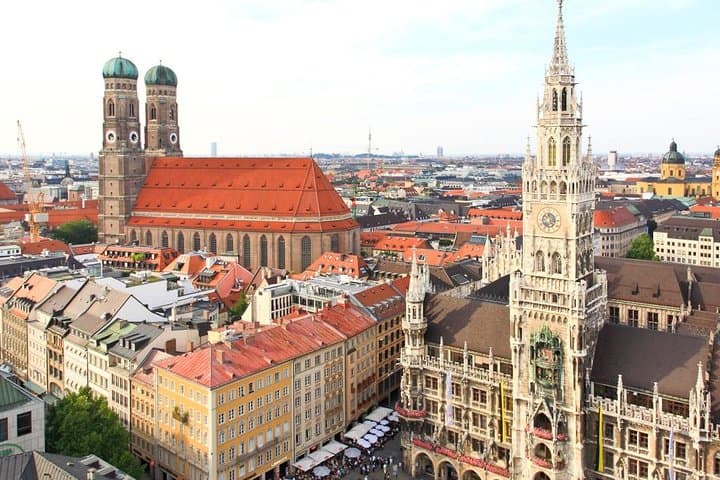 Munich Day Trip from Frankfurt — Coach Sightseeing to Marienplatz, Hofbräuhaus & Nymphenburg photo 2
