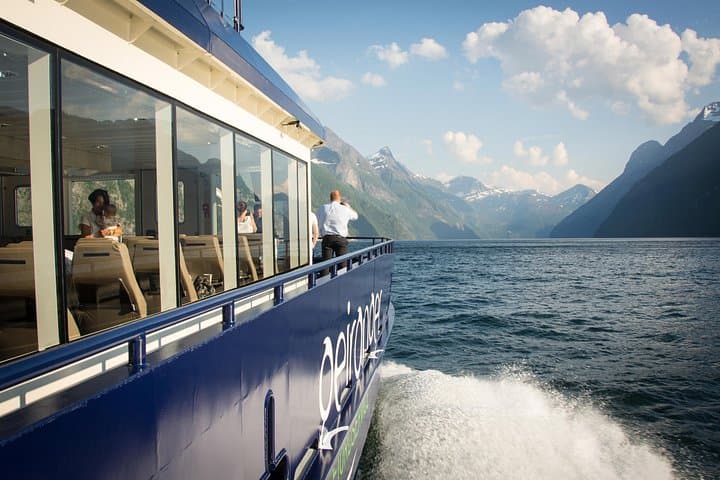Ålesund to Geirangerfjord: 3-Hour Fjord Cruise with Geiranger Stop