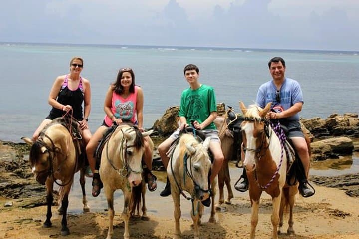 Horseback Riding and West Bay Beach Day — Roatán Caribbean Riding Tour photo 2