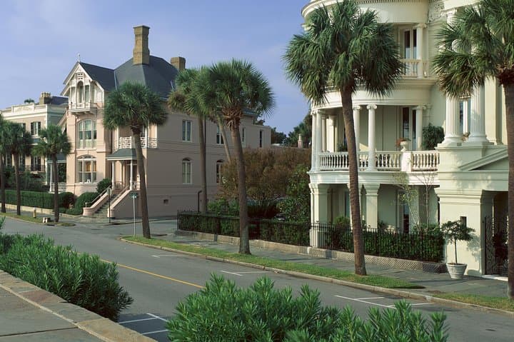 Charleston Historic Walking Tour: Rainbow Row, The Battery & Fort Sumter