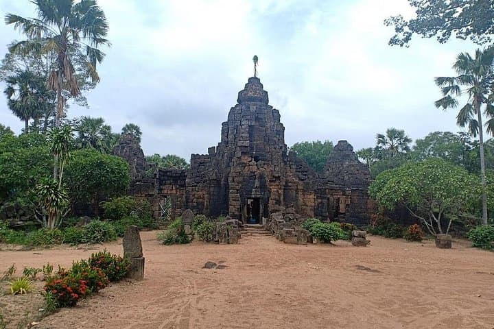 Phnom Penh Tuk-Tuk & Bike Day Trip: Killing Fields, Ta Prohm and Paddy-Field Ride photo 3