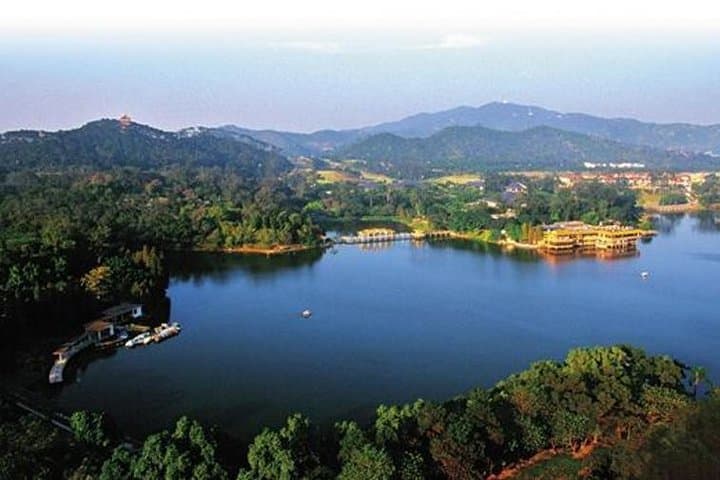 Guangzhou Baiyun Mountain Layover Tour with Dim Sum — Cable Car, Gardens & Temple photo 3