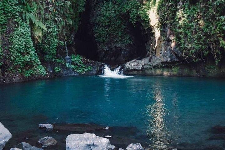 Aling-Aling Waterfalls Trek: Swim, Slide and Jump in Sambangan, Bali photo 3