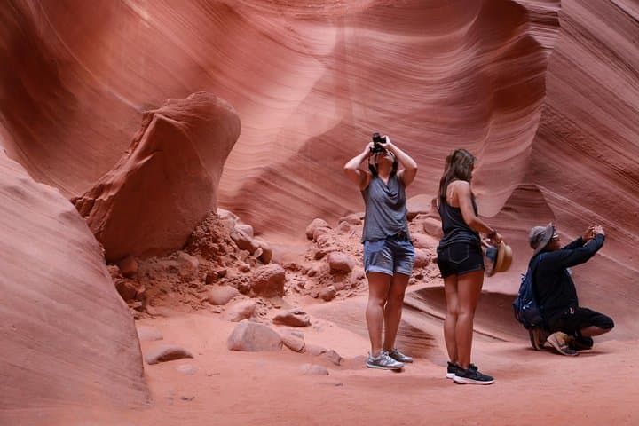 Private Antelope Canyon and Horseshoe Bend Luxury Day Tour from Las Vegas photo 2