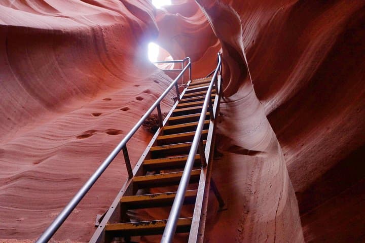 Private Antelope Canyon and Horseshoe Bend Luxury Day Tour from Las Vegas photo 3