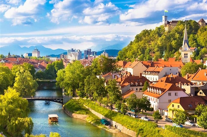 Zagreb to Ljubljana and Lake Bled Day Tour: Castle Views, Pletna Boats & Cream Cake photo 2