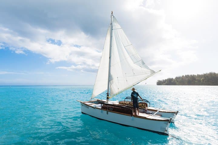Sail a Va'a Through Moorea's Lagoon: Traditional Double Canoe Experience