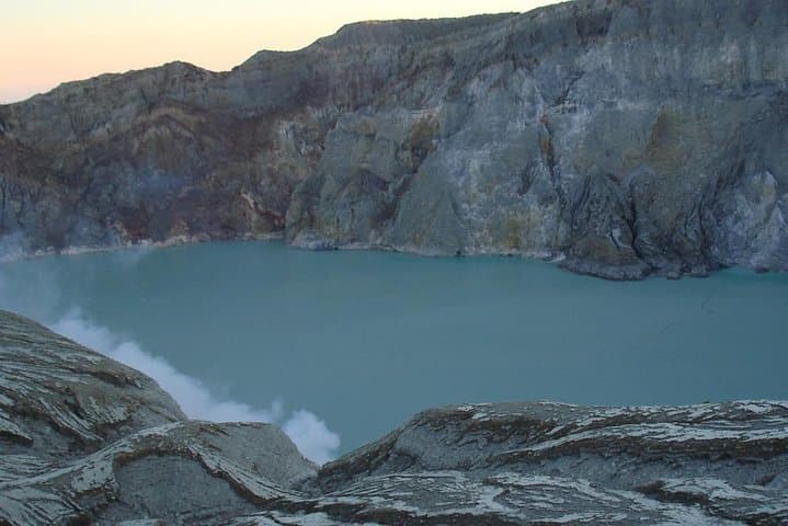 Ijen Blue Flame Sunrise Hike: Kawah Ijen Crater Guide photo 3