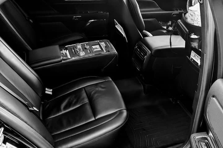 Private Sedan Transfer MDW to Downtown Chicago — Stress‑Free Arrival into the Loop photo 4