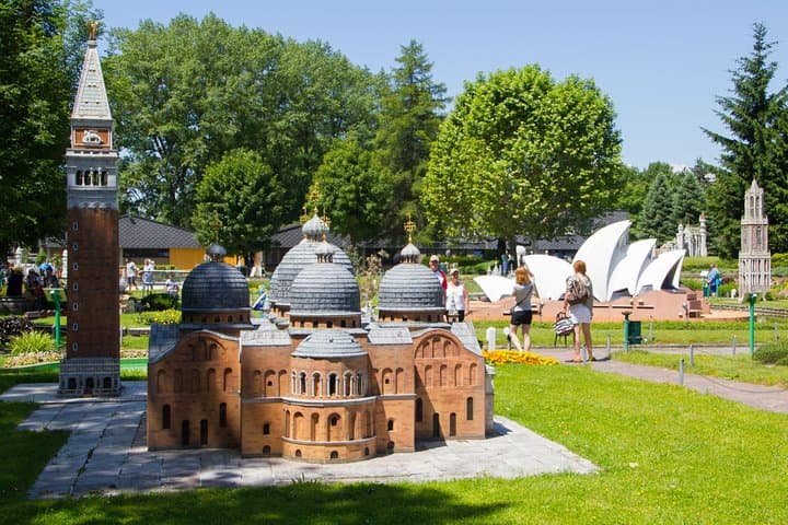 Zagreb to Klagenfurt: Affenberg Monkey Park & Minimundus Day Trip photo 4