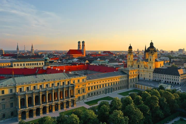 Private Munich Old Town Walking Tour: Marienplatz, Frauenkirche & Viktualienmarkt photo 2