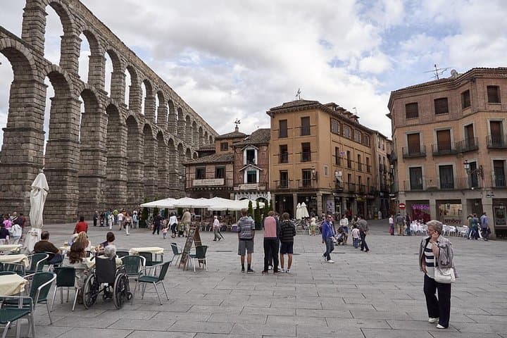 Private Day Trip to Segovia from Madrid — Aqueduct, Alcázar & Cathedral photo 3