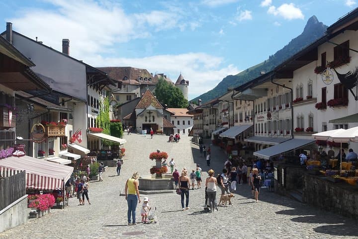 4-Day Escorted Swiss Tour: Private Driver & Local Guide from Zürich to Lucerne photo 2