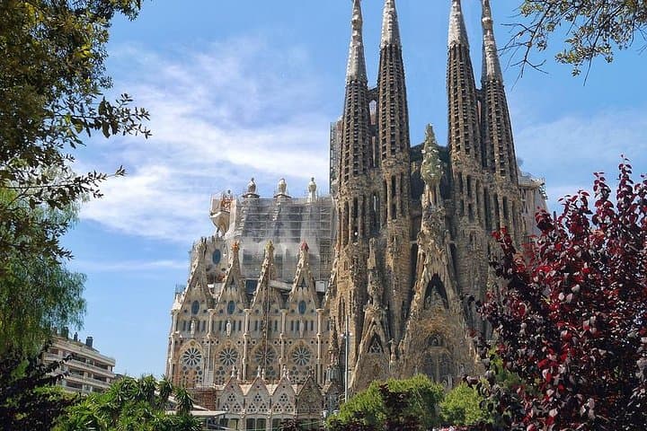 Barcelona Highlights Private Tour: La Rambla, Gaudí, Montjuïc in 4 Hours