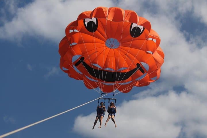Parasailing Over Playa Chica: 100m Coastal Flights from Puerto del Carmen photo 1