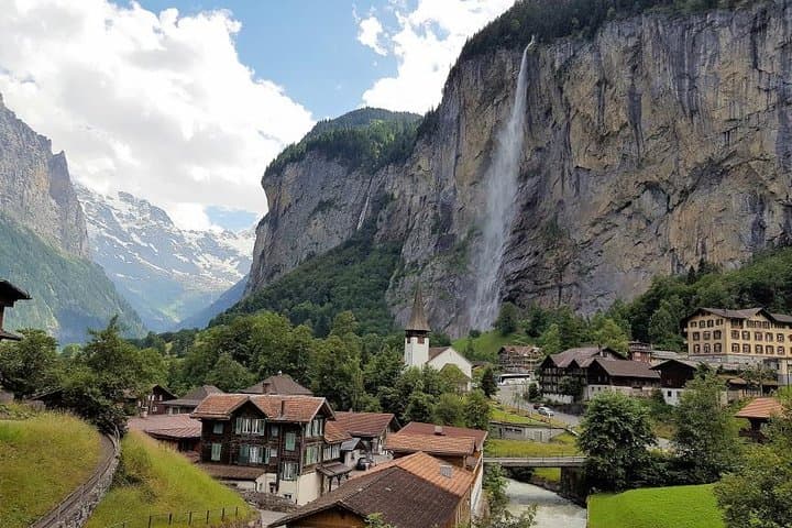 Private Interlaken & Jungfrau Day Tour — Customized Lake Brienz, Lauterbrunnen & Waterfalls photo 5