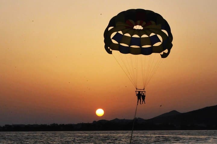 Parasailing Over Playa Chica: 100m Coastal Flights from Puerto del Carmen photo 3