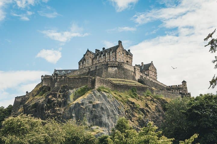 Private Family-Friendly Edinburgh Walking Tour — 4-Hour Personalized Local Host
