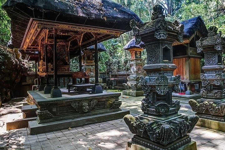 Ubud Sacred Monkey Forest and Art Village Tour — Half-Day Wildlife & Craft Walk photo 1
