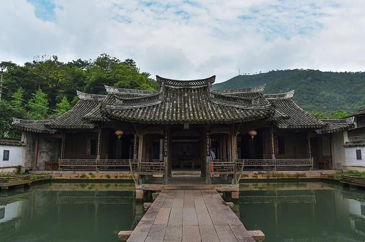 Float the Nanxi: Bamboo Rafting and Lishui Old Street Private Day Tour