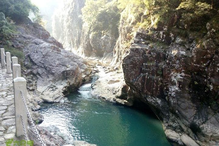 Float the Nanxi: Bamboo Rafting and Lishui Old Street Private Day Tour photo 2